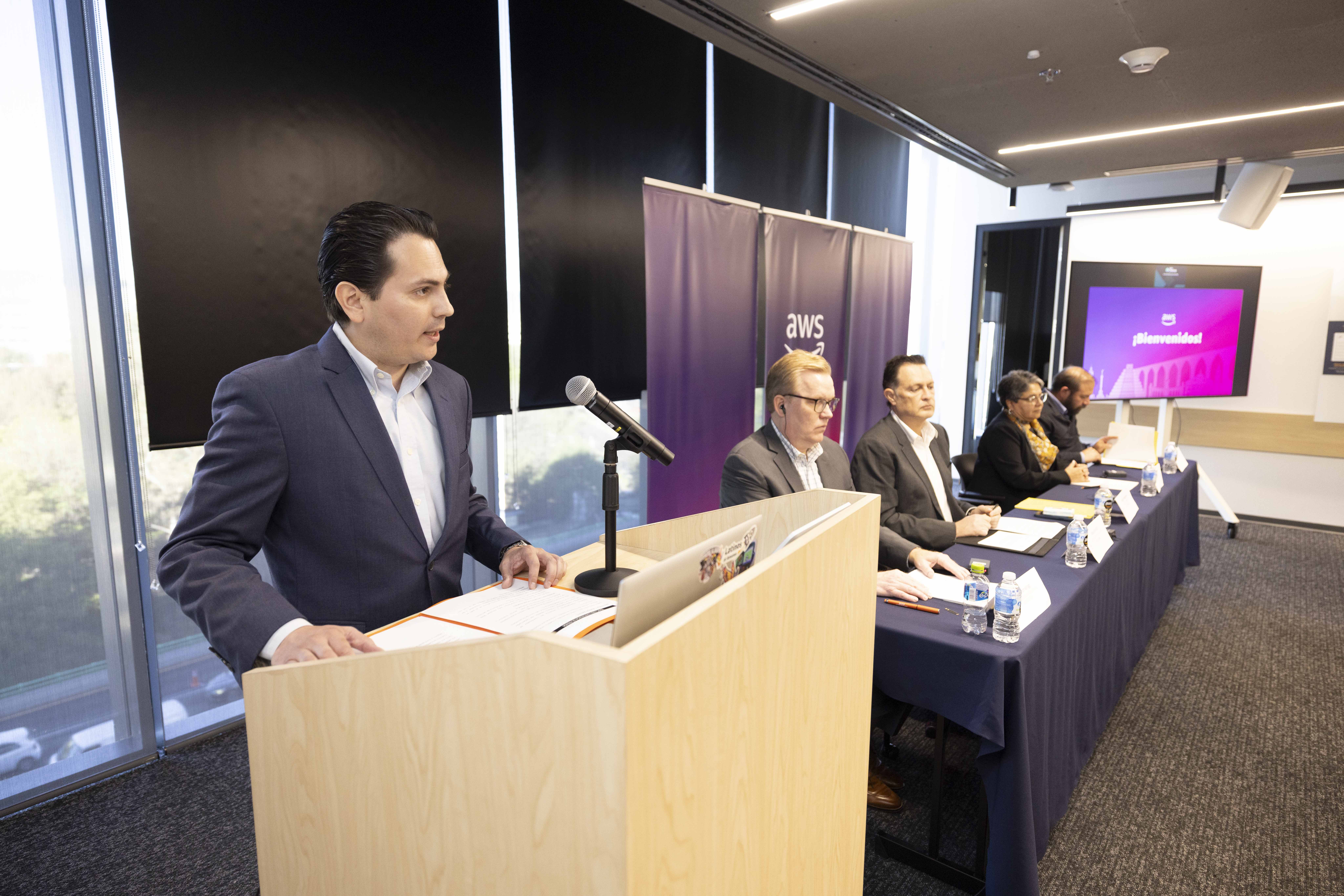 Anuncia-Amazon-Web-Services-inversion-de-cinco-mil-millones-de-dolares-para-construir-una-Region-de-Centro-de-Datos-en-Queretaro-2 Anuncia Amazon Web Services inversión de cinco mil millones de dólares para construir una Región de Centro de Datos en Querétaro