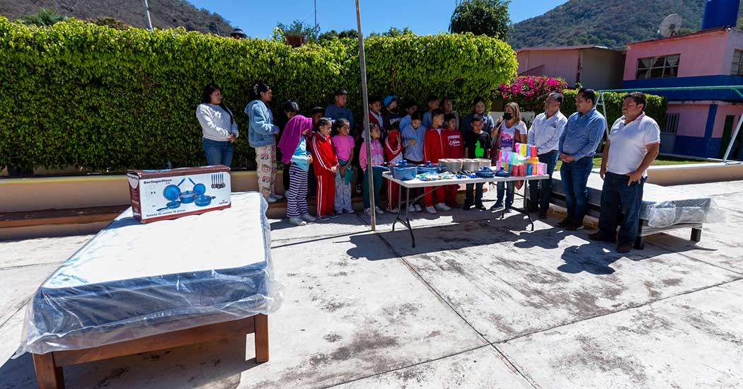 Despues-de-10-anos-un-presidente-Pinalense-vista-el-albergue-de-Ahuacatlan-2 Después de 10 años un presidente Pinalense vista el albergue de Ahuacatlán