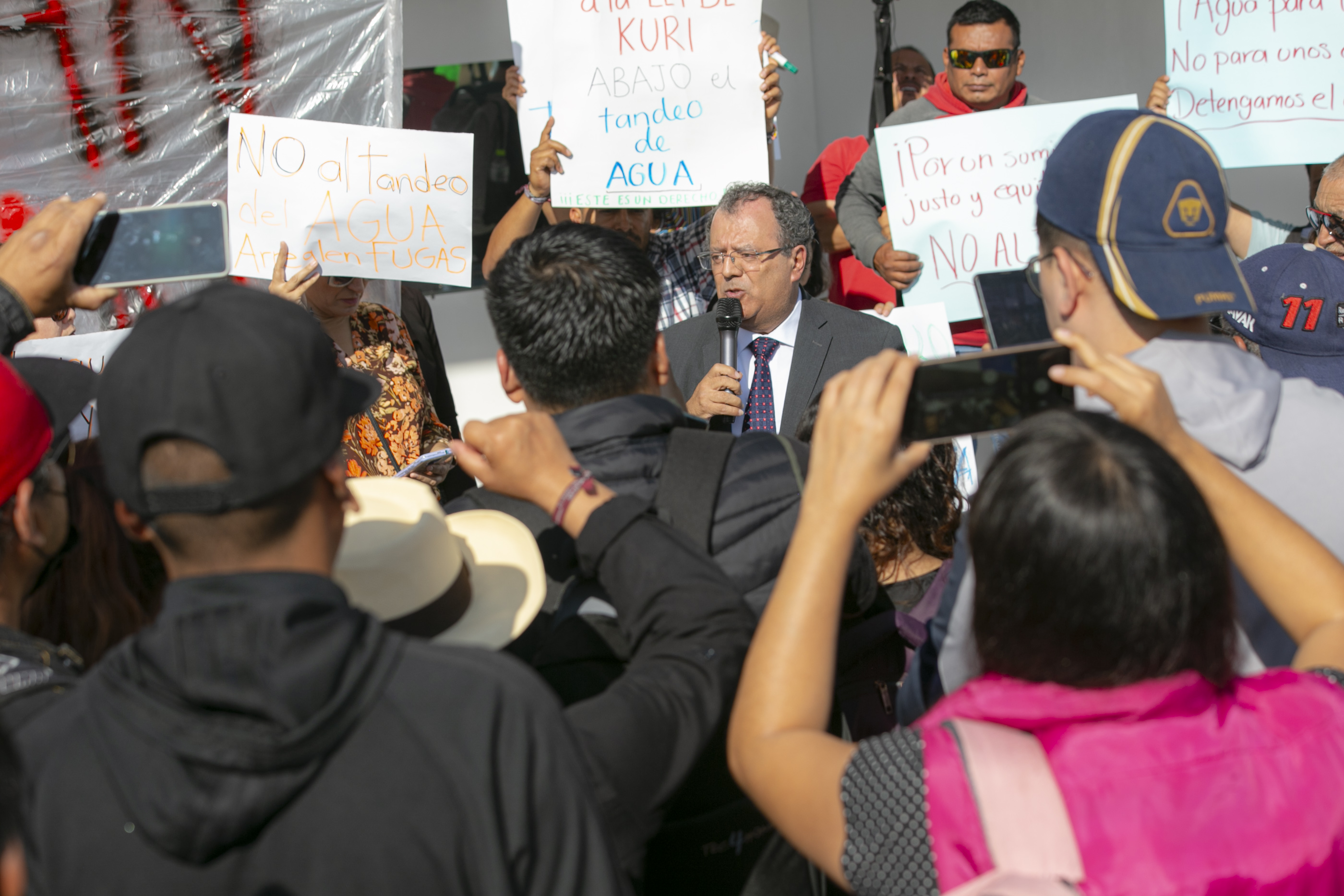 Senador-Gilberto-Herrera-denuncia-la-inconstitucionalidad-del-tandeo-de-agua-en-Queretaro-3 Senador Gilberto Herrera denuncia la inconstitucionalidad del tandeo de agua en Querétaro