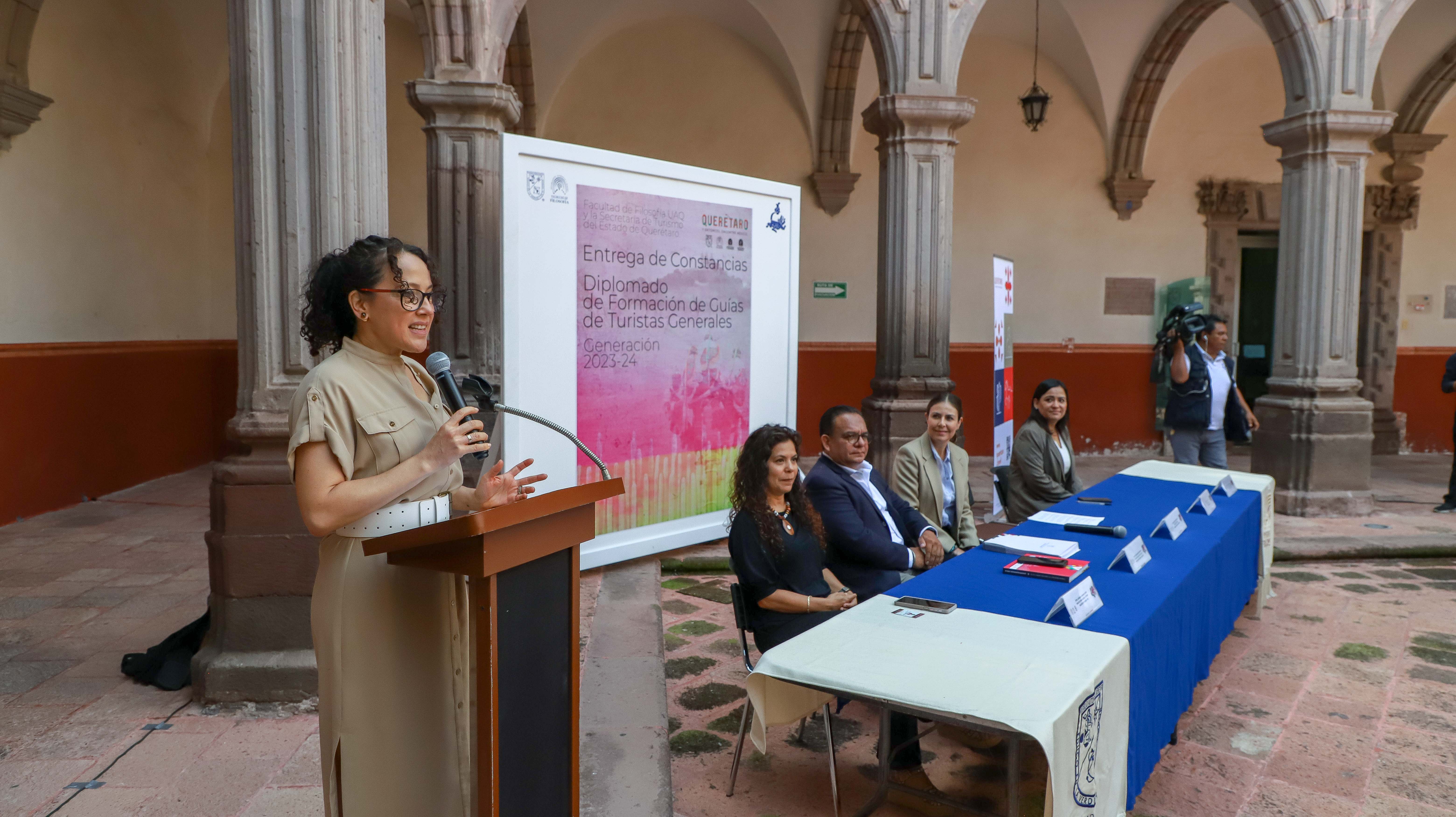 Entrega-SECTUR-y-UAQ-diplomas-a-nuevos-guias-de-turistas Entrega SECTUR y UAQ diplomas a nuevos guías de turistas