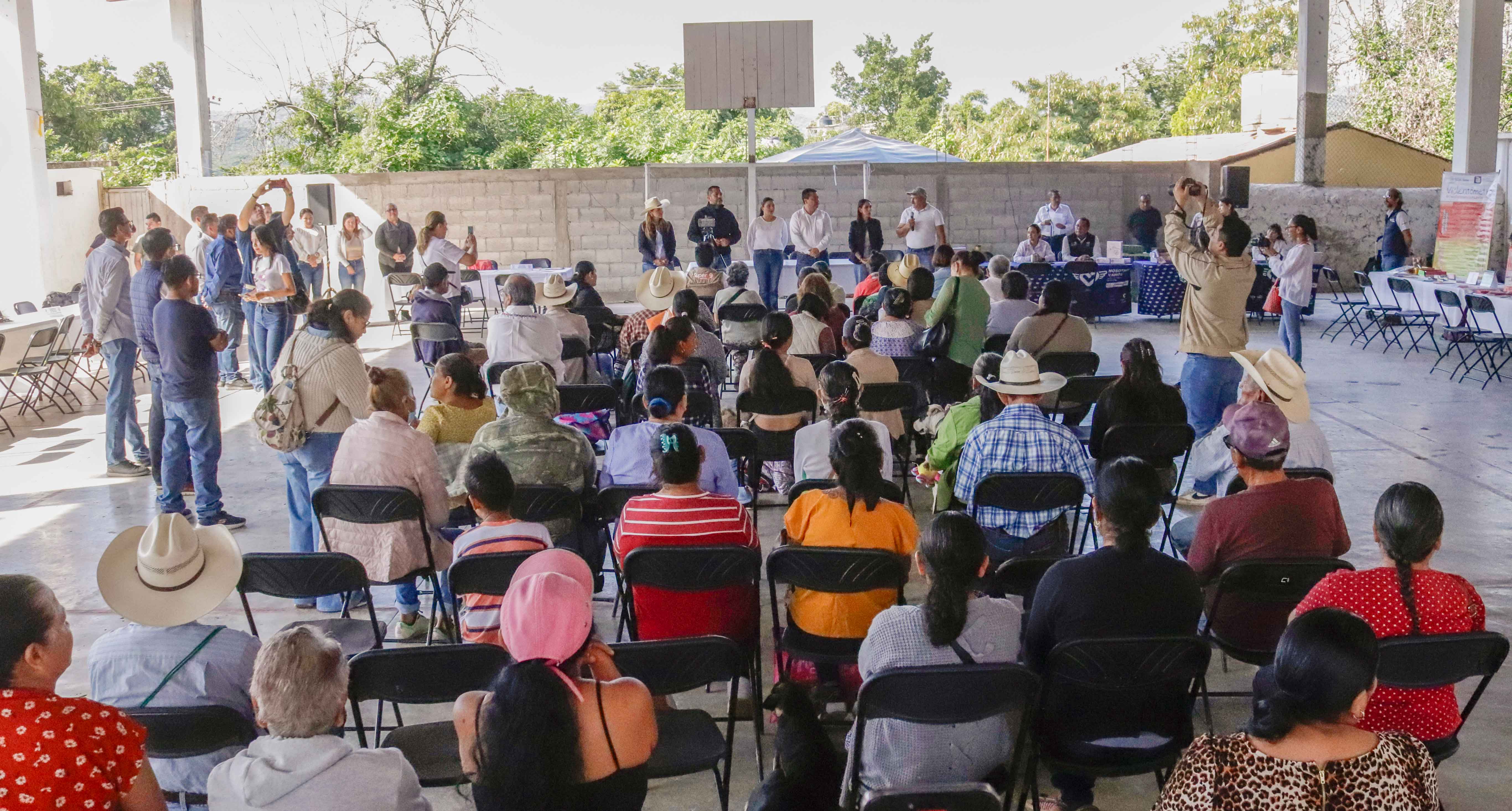 Acerca-Gobierno-del-Estado-servicios-2 Acerca Gobierno del Estado servicios y trámites a las y los habitantes de Tancoyol