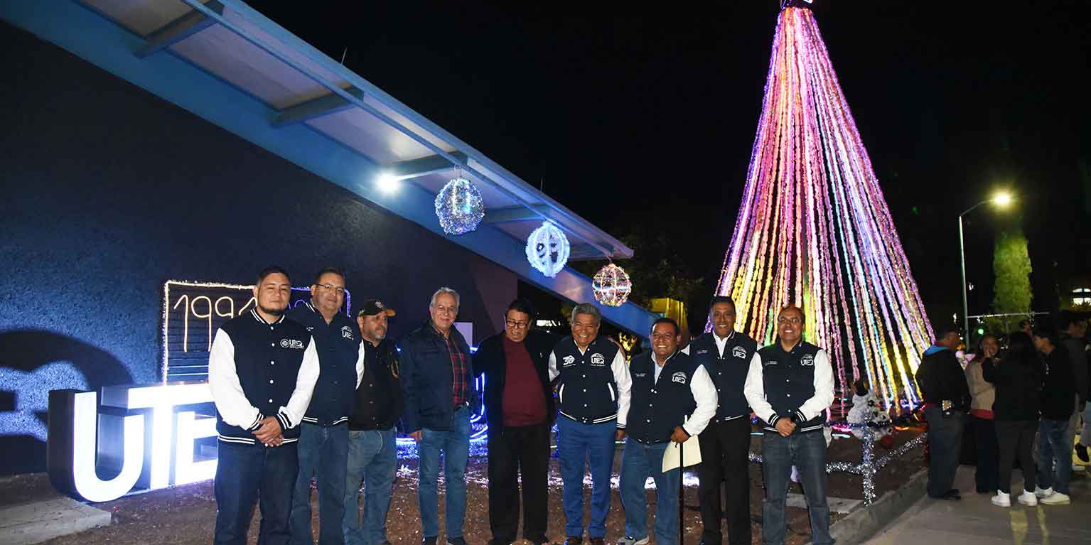 1tecnologico-y-sostenible Encienden en la UTEQ árbol navideño tecnológico y sostenible