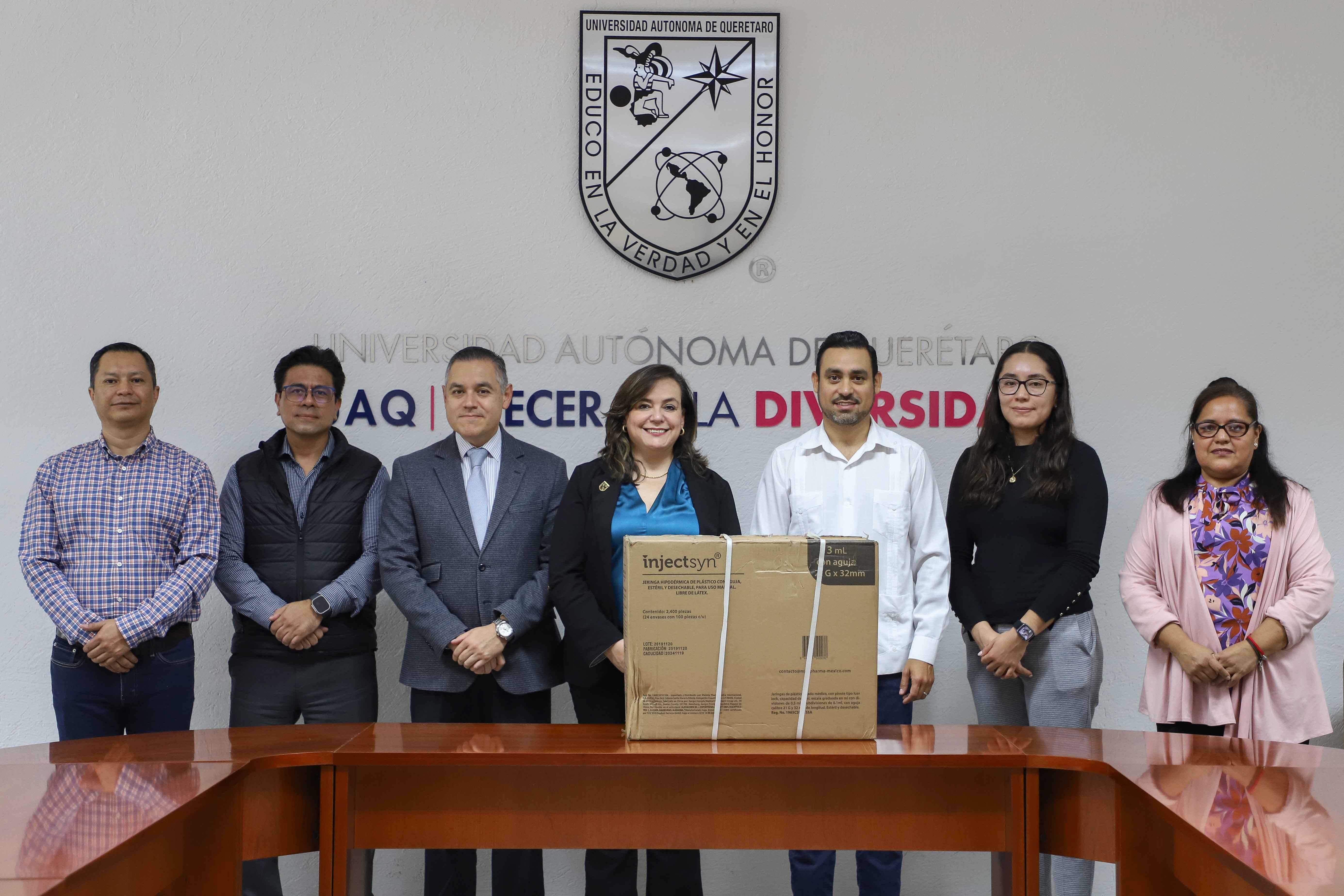 UAQ-recibe-donacion-de-jeringas-para-practicas-medicas UAQ recibe donación de jeringas para prácticas médicas