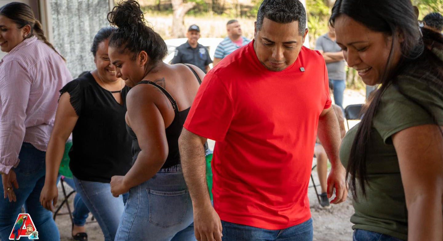 Festejos-en-La-Escondida-de-Guadalupe-Fernando-Sanchez-Gil-convive-con-familias-de-Arroyo-Seco00002 ¡Festejos en La Escondida de Guadalupe! Fernando Sánchez Gil convive con familias de Arroyo Seco
