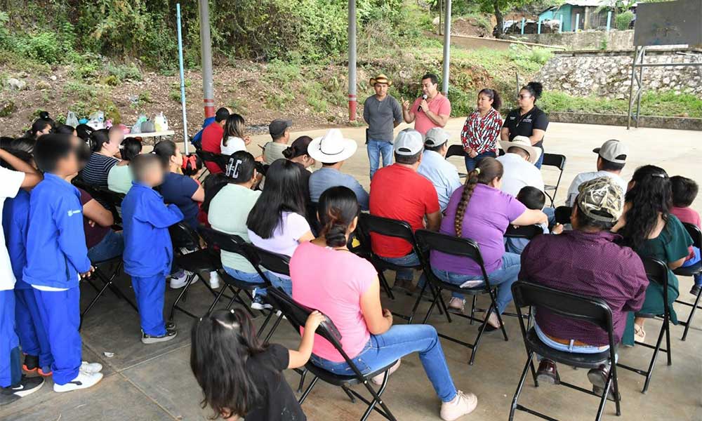 Hernandez-lleva-soluciones-a-la-Delegacion-de-Valle-Verde ¡ESCUCHANDO AL PUEBLO! Rubén Hernández lleva soluciones a la Delegación de Valle Verde