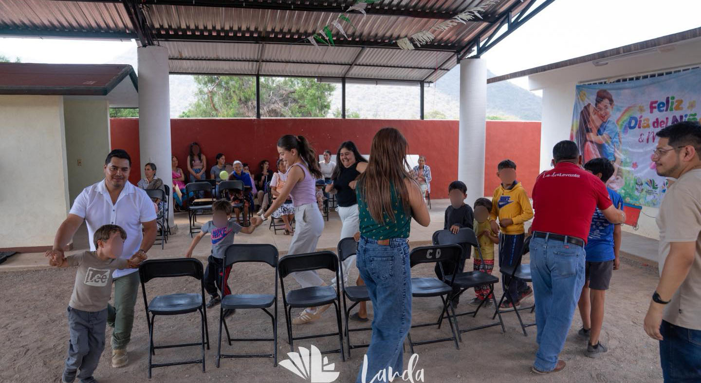 Landa-se-llena-de-sonrisas-Yuni-Benitez-acerca-festejos-a-siete-comunidades-mas-00001 Landa se llena de sonrisas: Yuni Benítez acerca festejos a siete comunidades más 
