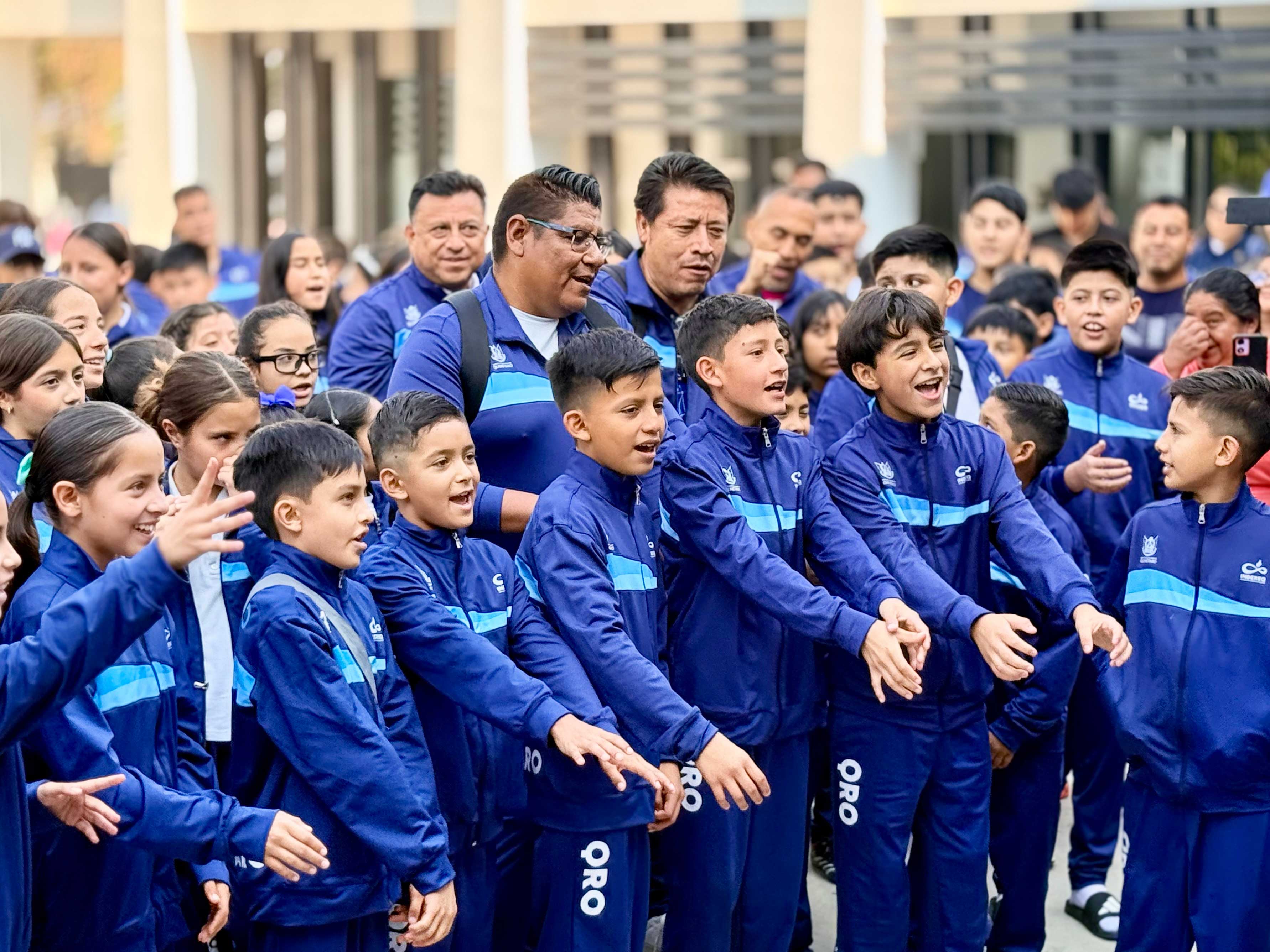 Abandera-USEBEQ-2 Abandera USEBEQ a delegación queretana rumbo a los Juegos Deportivos Nacionales Escolares