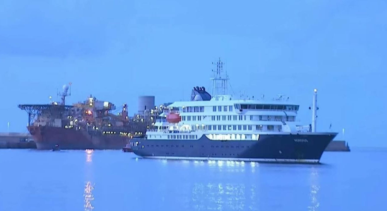 Comienza-desembarco-de-pasajeros-del-crucero-afectado-por-hantavirus-en-Espana Comienza desembarco de pasajeros del crucero afectado por hantavirus en España
