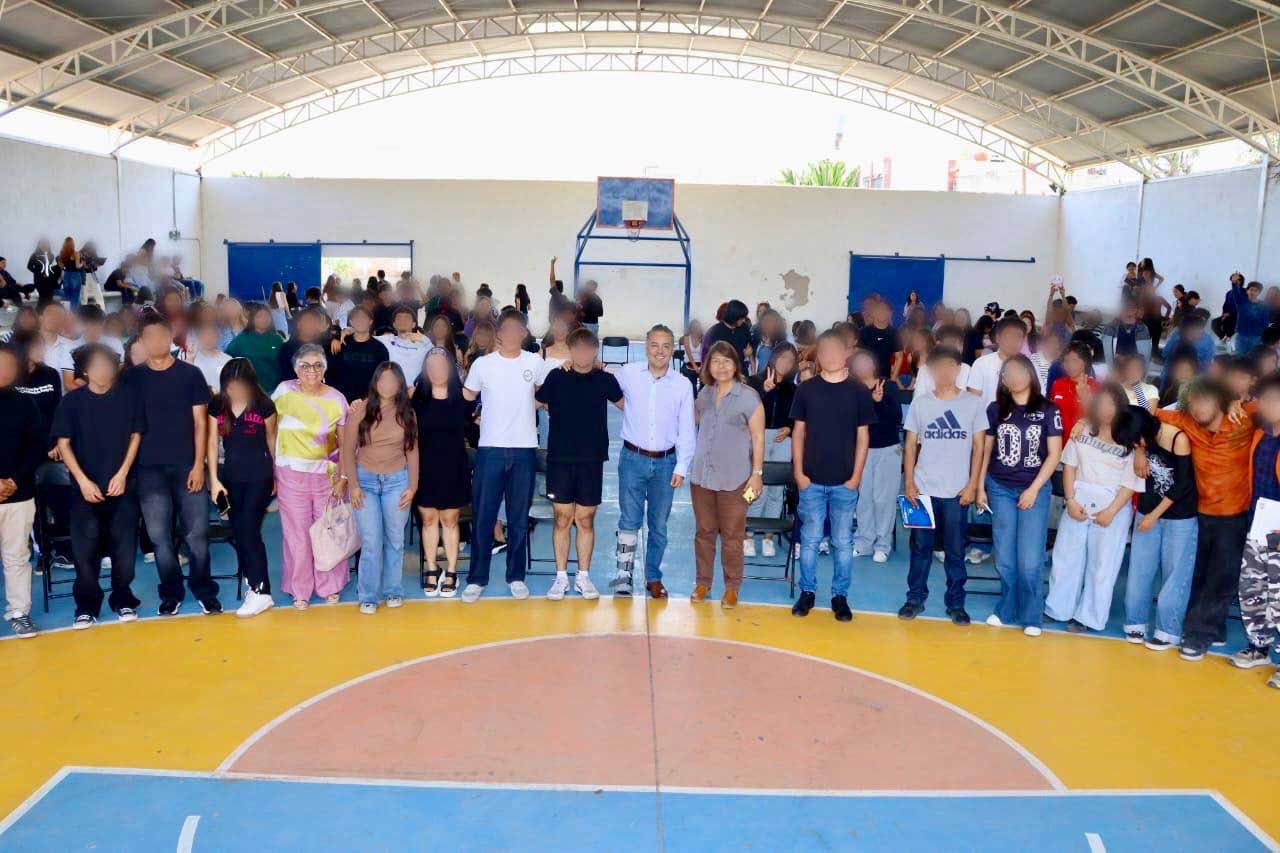 Enrique-Correa Enrique Correa arranca pláticas contra la adulteración de bebidas en prepas de Querétaro