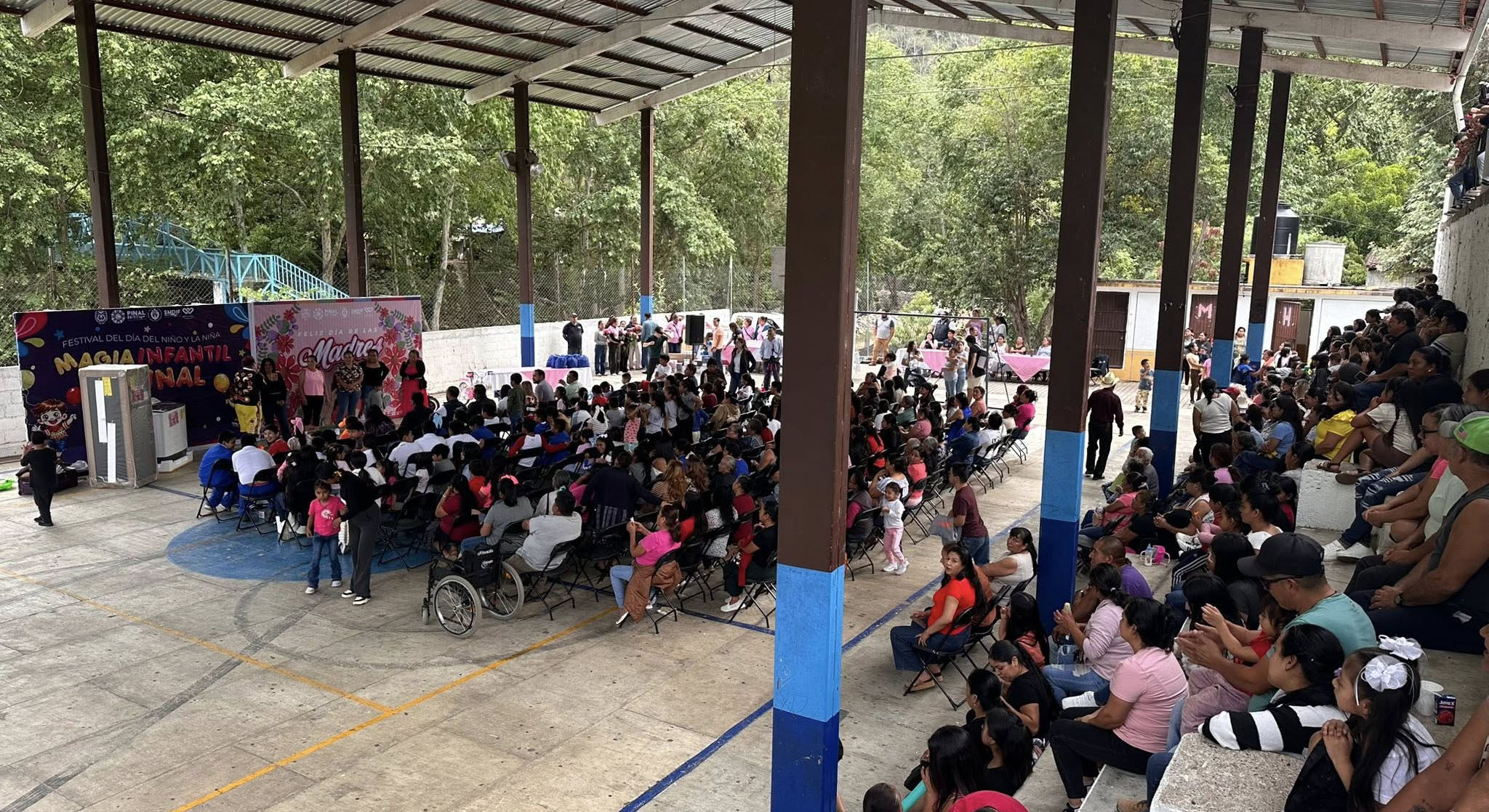 Festejan-a-las-madres-de-Escanelilla-Lupita-Ramirez-encabeza-evento-en-Pinal-de-Amoles-00002 Festejan a las madres de Escanelilla: Lupita Ramírez encabeza evento en Pinal de Amoles 