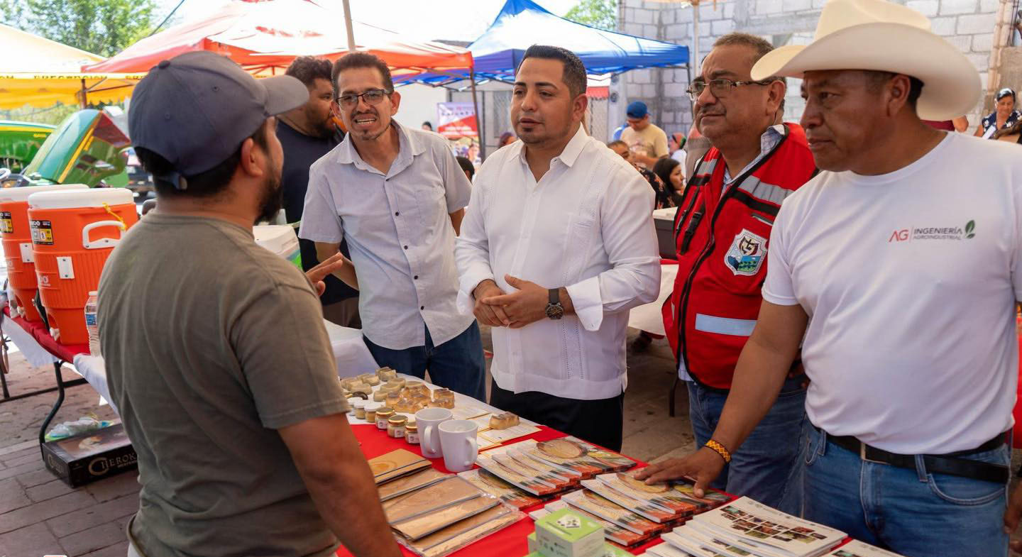Impulsan-economia-local-y-turismo-con-tianguis-agroalimentario-en-El-Crucero-del-Sabinito-00002 Impulsan economía local y turismo con tianguis agroalimentario en El Crucero del Sabinito