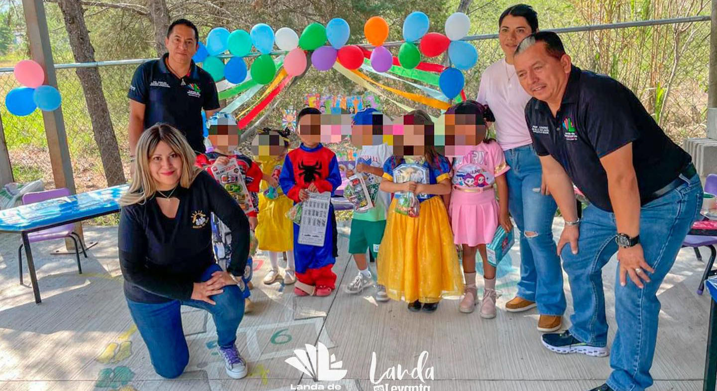 Mas-de-300-ninas-y-ninos-celebran-su-dia-con-entrega-de-juguetes-en-Landa00002 Más de 300 niñas y niños celebran su día con entrega de juguetes en Landa