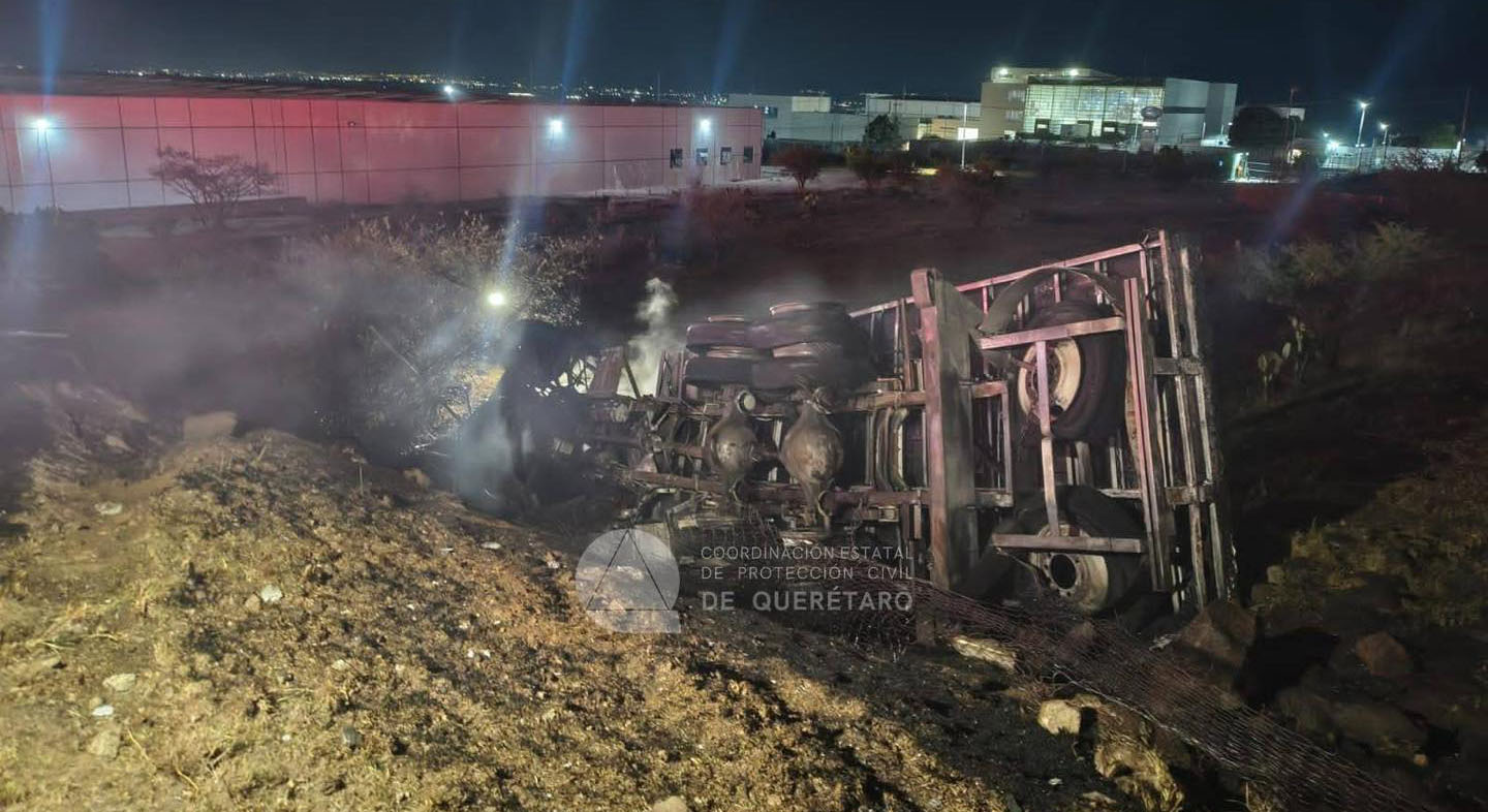 Volcadura-de-pipa-provoca-incendio-en-el-Parque-Industrial-Bernardo-Quintana00002 Volcadura de pipa provoca incendio en el Parque Industrial Bernardo Quintana