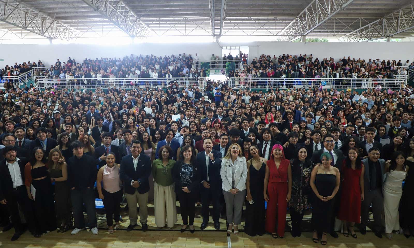 Egresan-estudiantes-de-Bachilleres-UAQ-2 Egresan estudiantes de Bachilleres UAQ, Planteles Norte y Sur