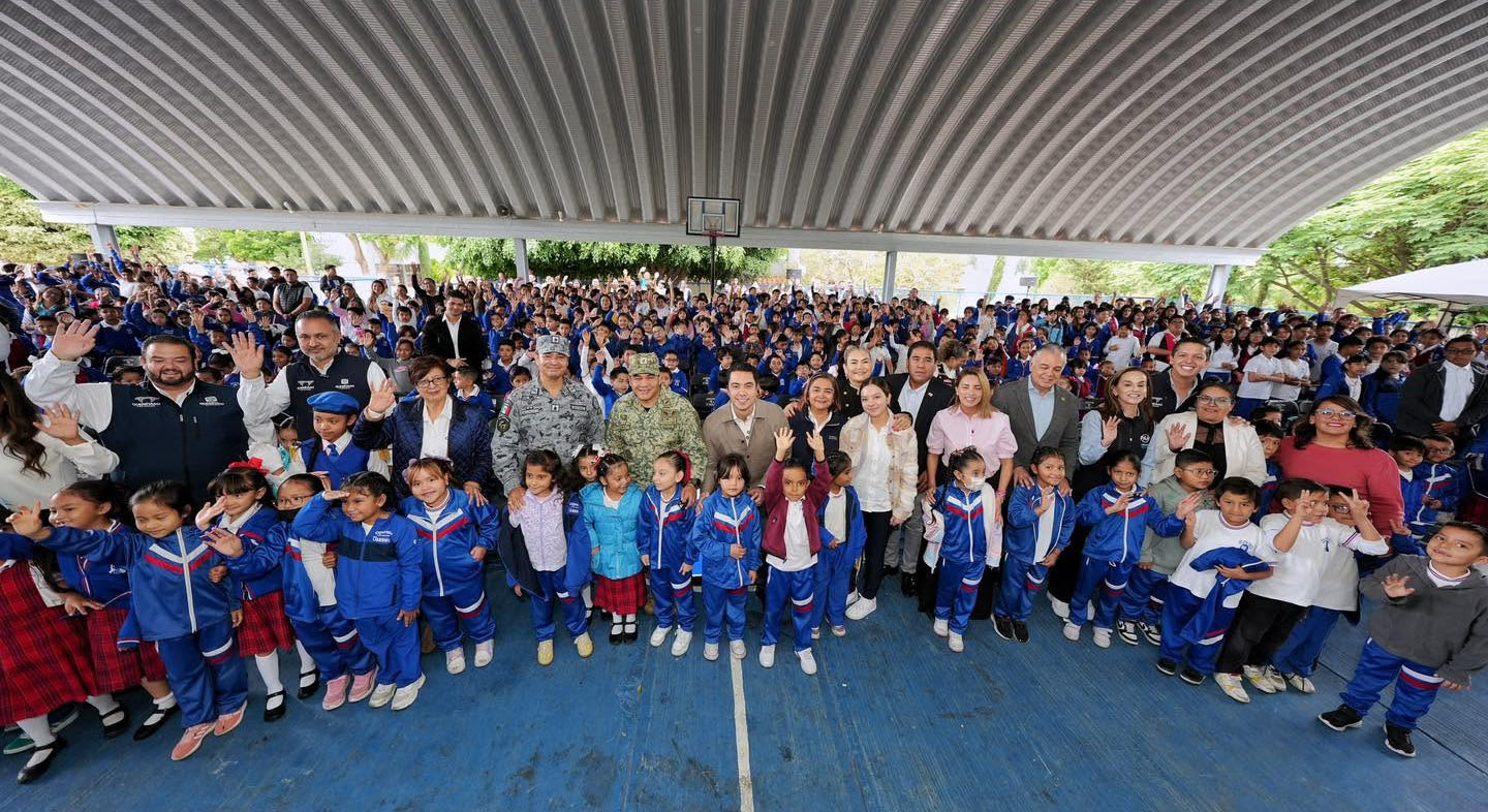 Invierten-cerca-de-6-MDP-en-nueva-techumbre-y-cancha-deportiva-para-primaria-de-Queretaro00002 Invierten cerca de 6 MDP en nueva techumbre y cancha deportiva para primaria de Querétaro
