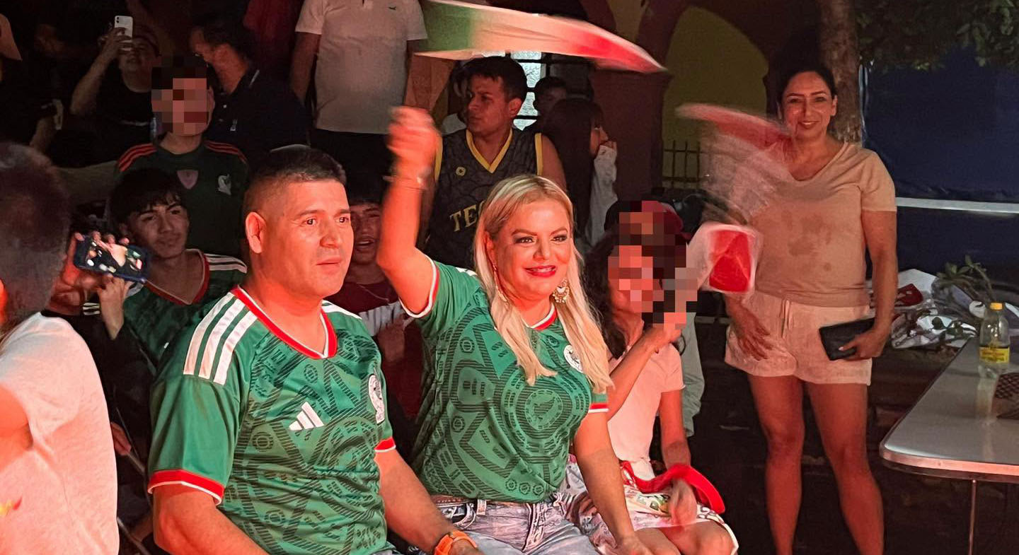 Lupita-Ramirez-acompana-a-familias-de-Ahuacatlan-para-apoyar-a-la-Seleccion-Mexicana00002.png Lupita Ramírez acompaña a familias de Ahuacatlán para apoyar a la Selección Mexicana