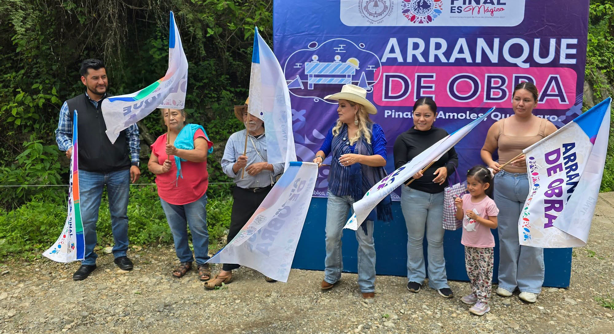 Arranca_construccion_de_rampa_de_concreto_hidraulico_en_camino_a_Coatlan_de_los_Angeles00002.png Arranca construcción de rampa de concreto hidráulico en camino a Coatlán de los Ángeles