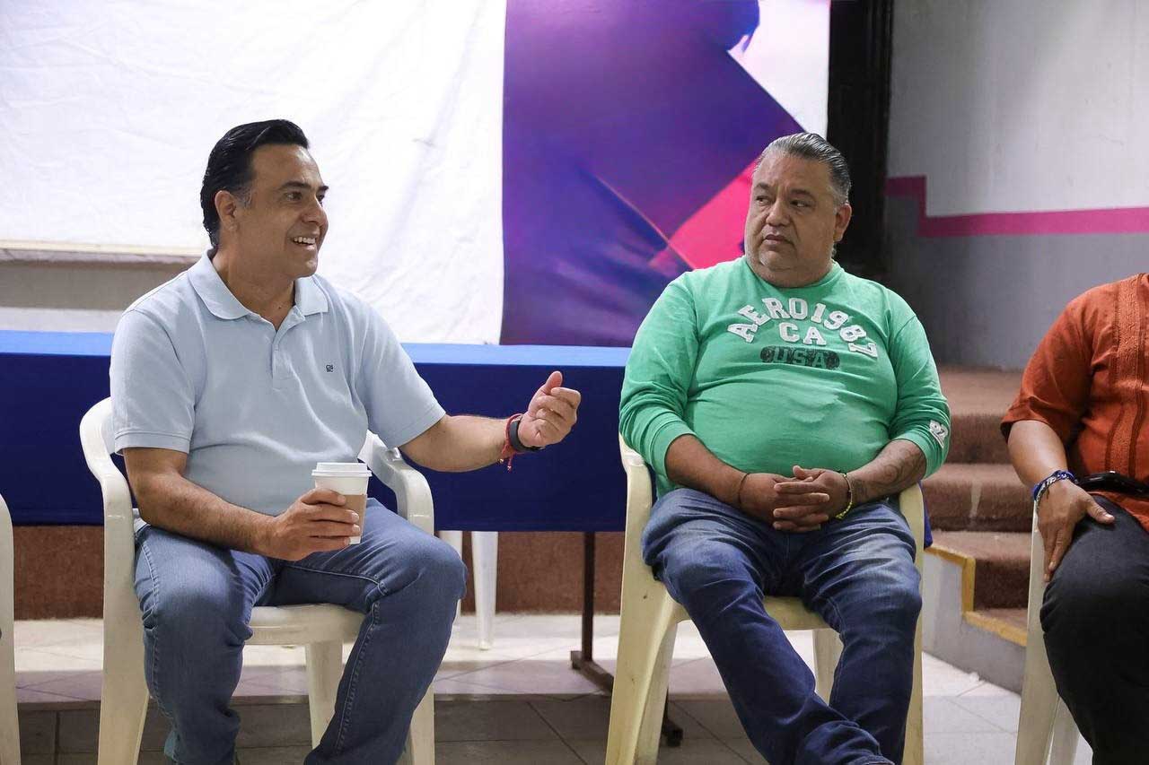 Encabeza-Luis-Nava-encuentro Encabeza Luis Nava encuentro entre locatarios del Mercado Reforma y el Colegio de Arquitectos en San Juan del Río