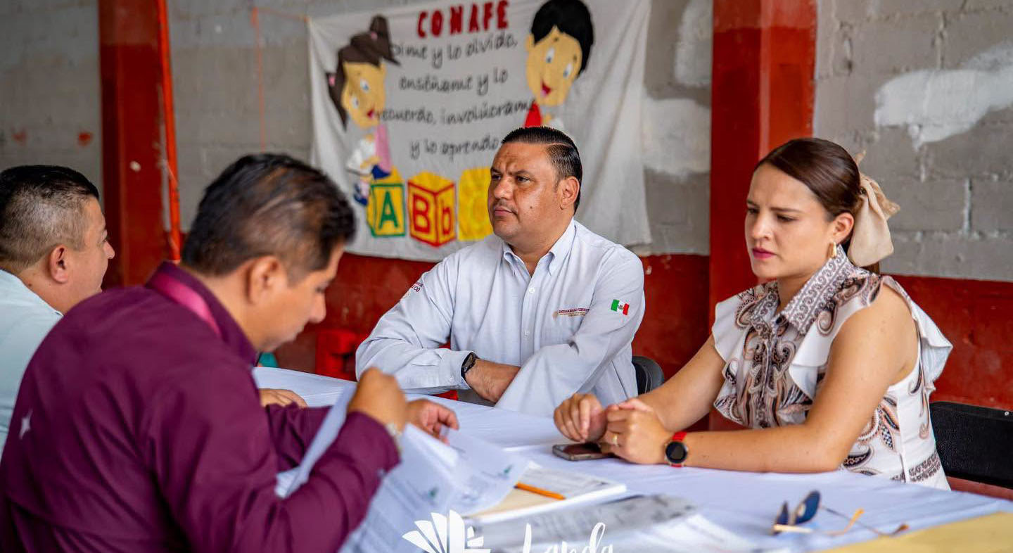 Landa de Matamoros firma convenio para rehabilitar la Unidad Deportiva