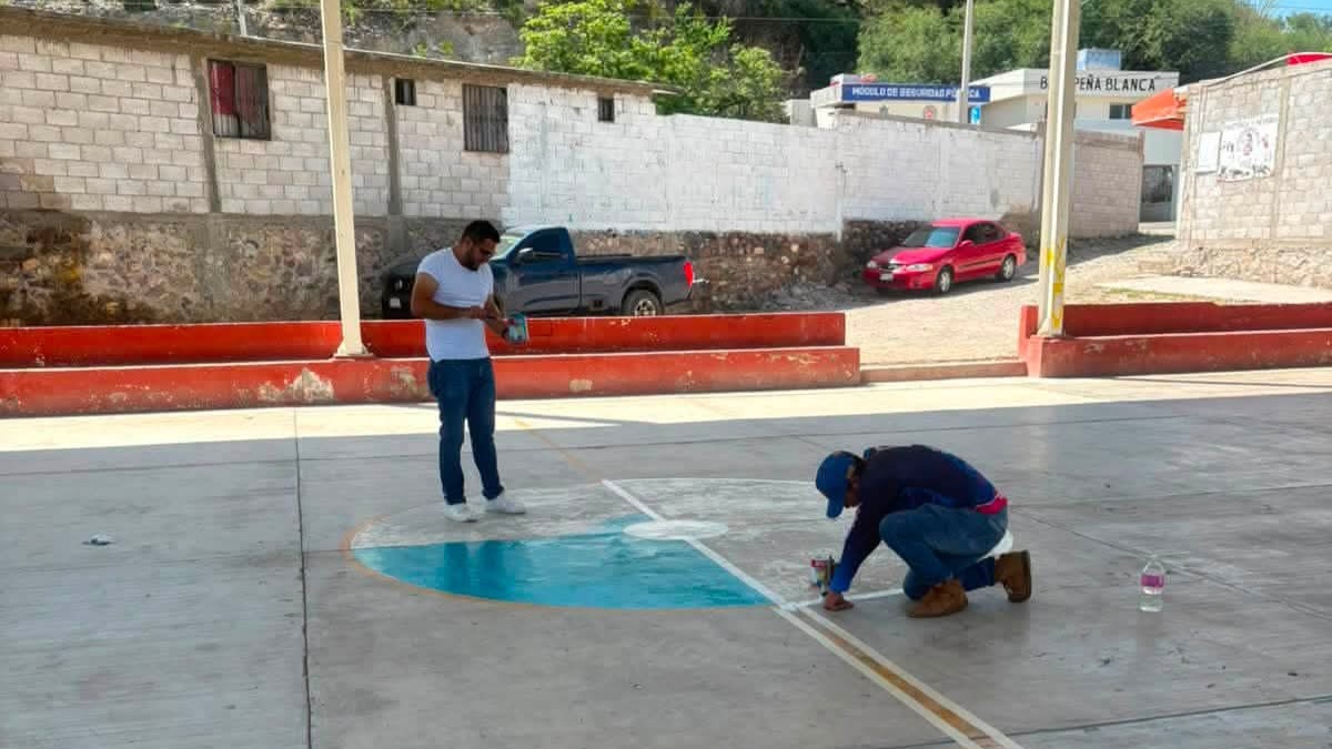 Penamiller-rehabilita Rehabilitan cancha en La Estacion Peñamiller