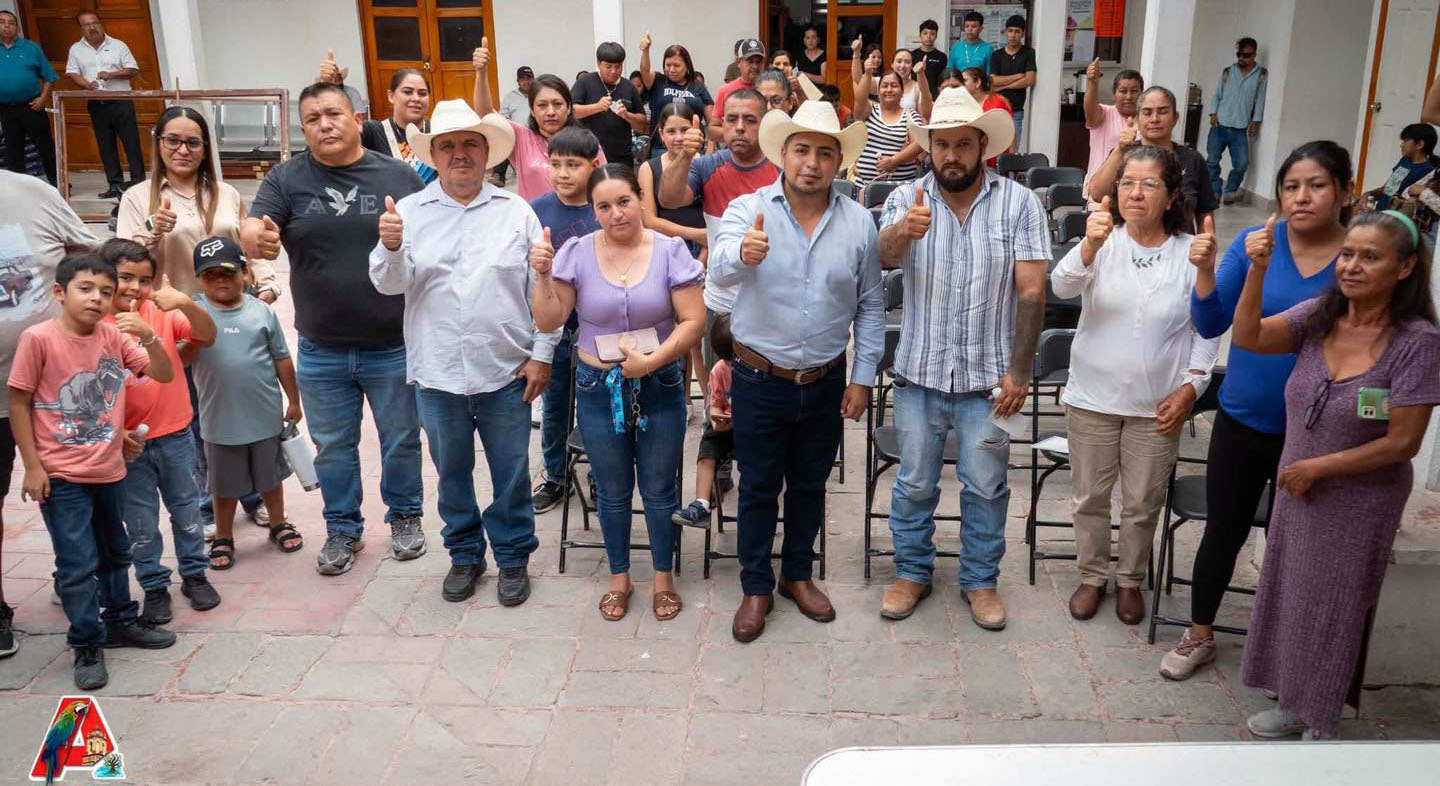 Fernando_Sanchez_Gil_entrega_apoyos_a_familias_de_Arroyo_Seco00002.png Fernando Sánchez Gil entrega apoyos a familias de Arroyo Seco