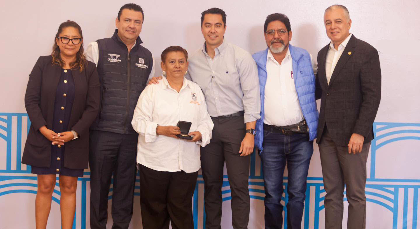 Reconocen_trayectoria_de_435_trabajadores_municipales_de_Queretaro00001.png Reconocen trayectoria de 435 trabajadores municipales de Querétaro