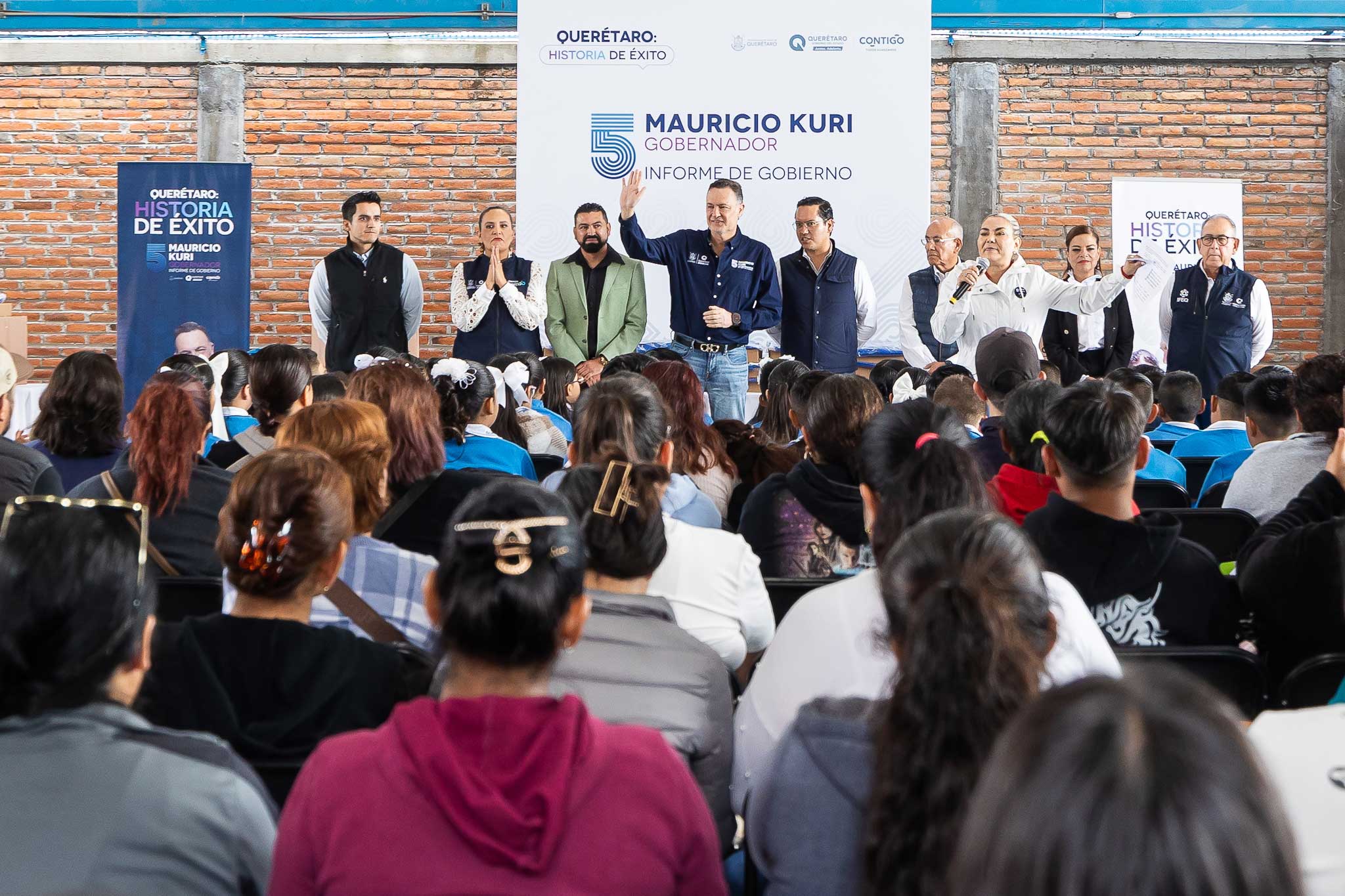Entrega-Mauricio-Kuri-infraestructura-2 Entrega Mauricio Kuri infraestructura, uniformes y útiles escolares en la primaria Emeterio González de Corregidora