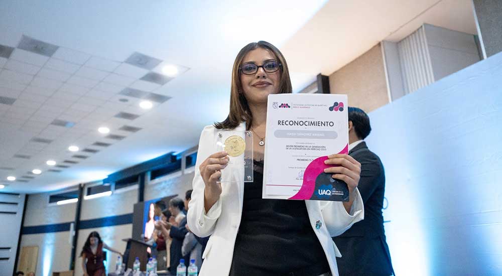 Entrega-UAQ-Medalla-al-Merito-Academico1-3 Entrega UAQ Medalla al Mérito Académico