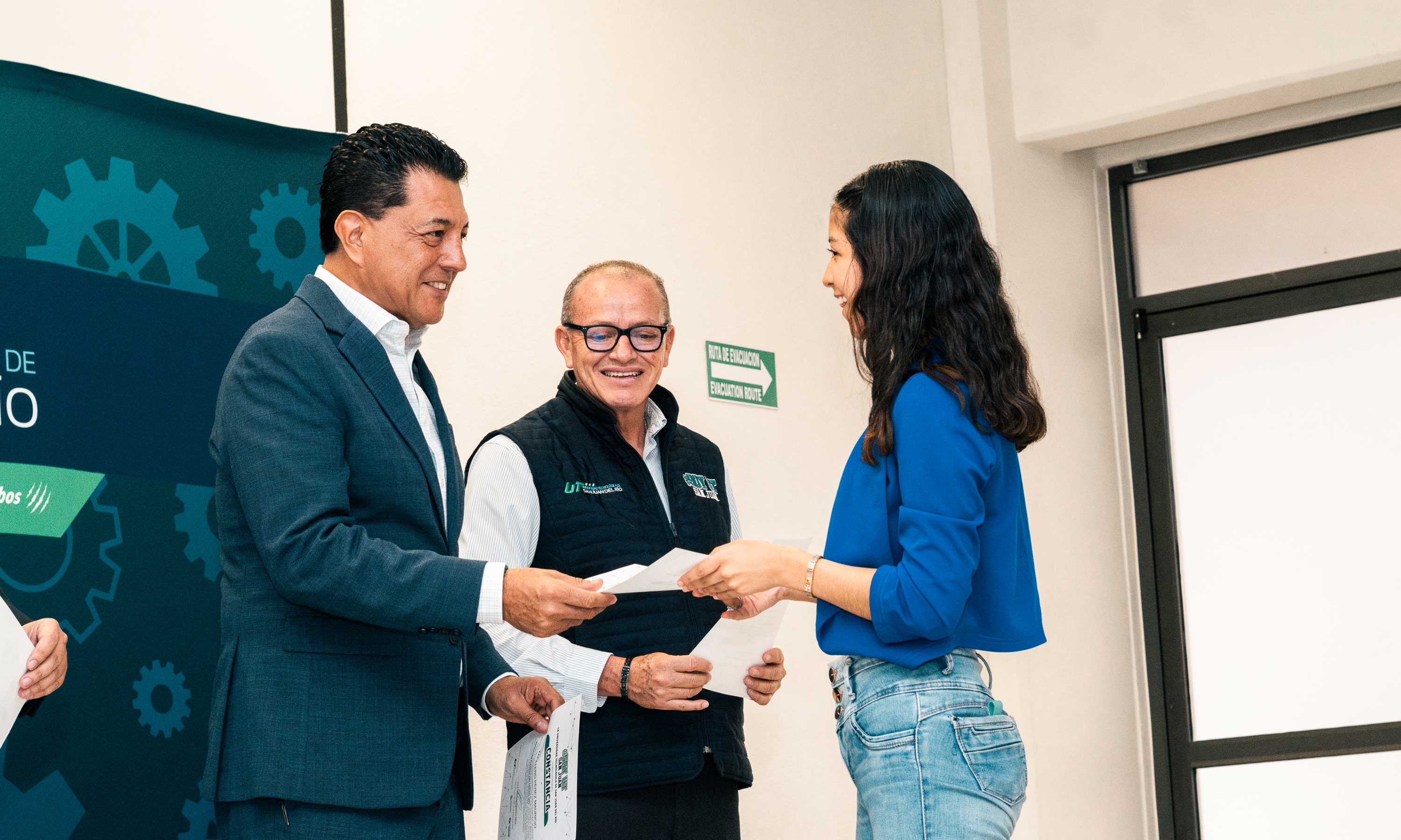 Reciben-estudiantes-de-la-UT-2 Reciben estudiantes de la UT San Juan constancias SAP para fortalecer su vinculación con el sector industrial