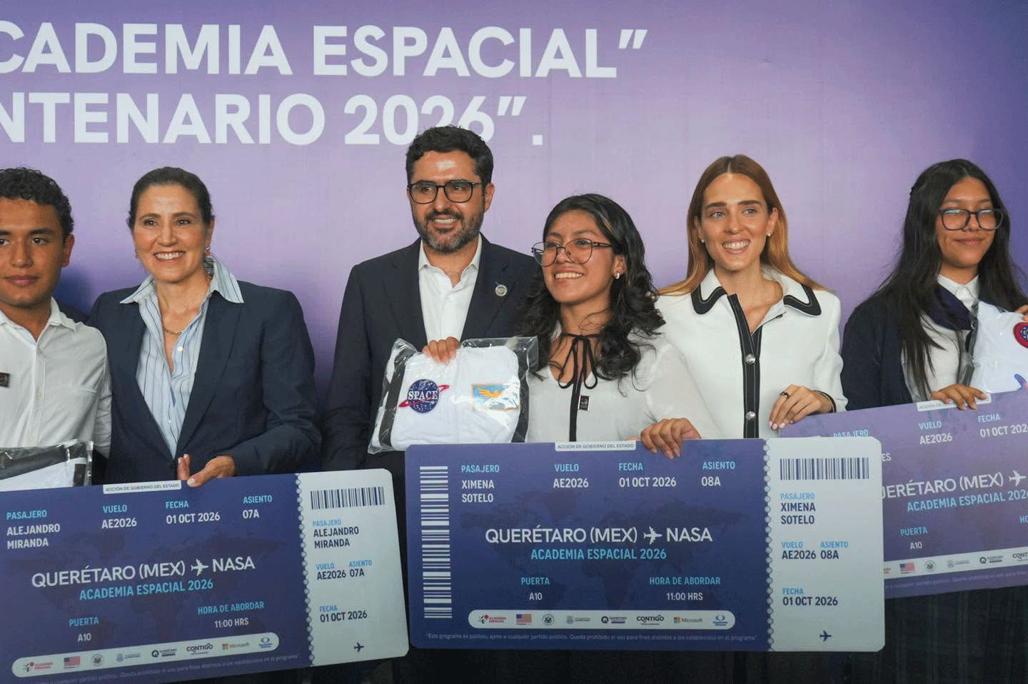 Abanderan-el-gobernador-Mauricio-2 Abanderan el gobernador Mauricio Kuri y el senador Agustín Dorantes a estudiantes queretanos que realizarán estancias en la NASA y la Universidad de Texas