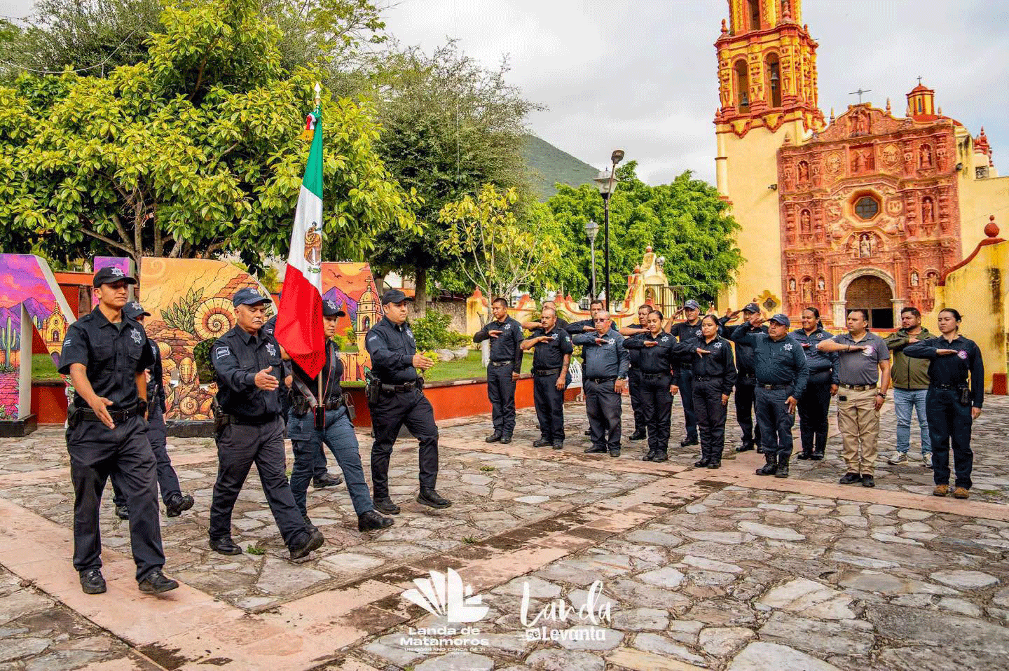Encabeza-la-alcaldesa-Yuni-2 Encabeza la alcaldesa Yuni Benítez la ceremonia de Honores a la Bandera en Landa de Matamoros y llama a fortalecer el trabajo en equipo