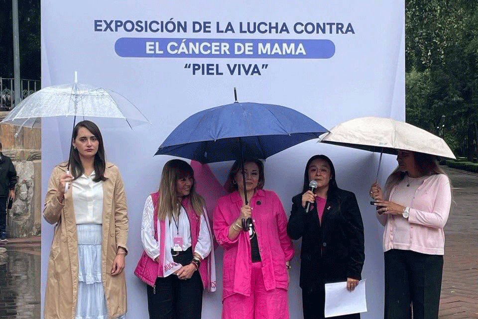 Inaguran la octava edición de la exposición fotográfica “Piel Viva” en la Alameda Hidalgo para concientizar sobre el cáncer de mama