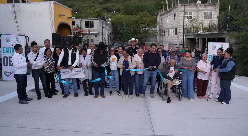 Jalpan-entrega-obra-urbana-en-la-colonia-El-Coco-con-inversion-de-casi-3 Jalpan entrega obra urbana en la colonia El Coco con inversión de casi 1.9 millones de pesos